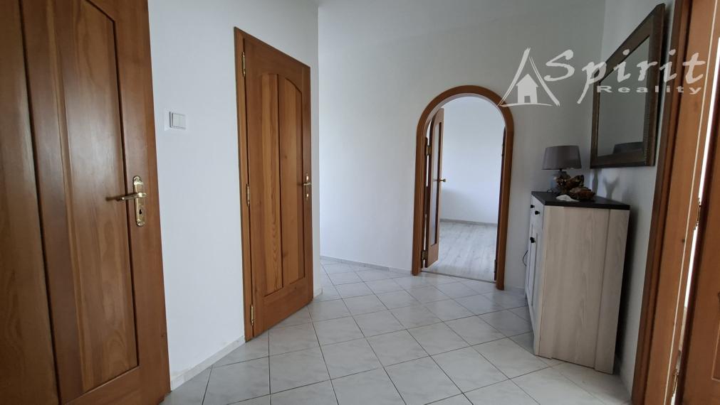 Prenájom: 3izb.byt Dúbravka Sekurisova, od 15.04.