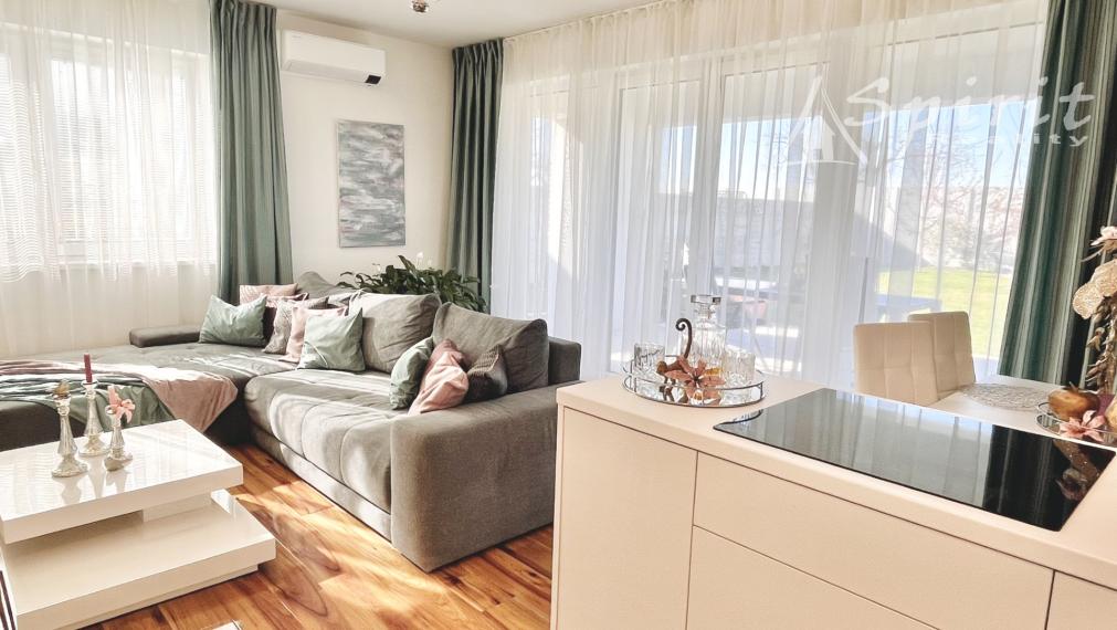 Bývajte ako v dome – 3-izbový byt so záhradou, terasou a parkovaním pre 2 autá