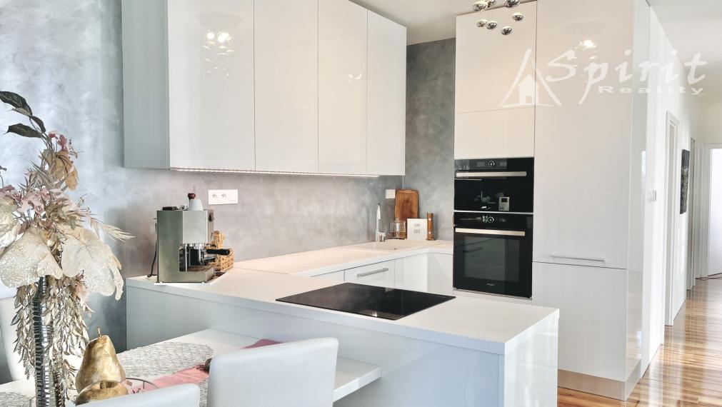 Bývajte ako v dome – 3-izbový byt so záhradou, terasou a parkovaním pre 2 autá