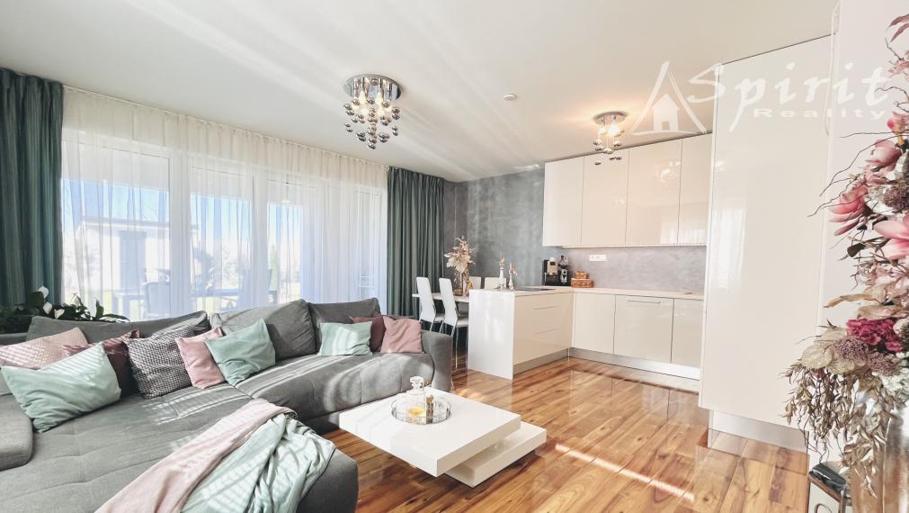 Bývajte ako v dome – 3-izbový byt so záhradou, terasou a parkovaním pre 2 autá