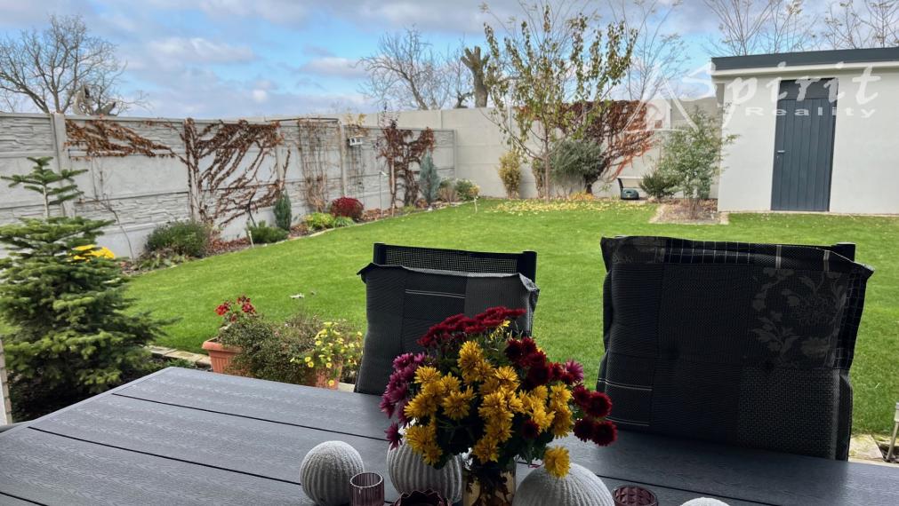 Bývajte ako v dome – 3-izbový byt so záhradou, terasou a parkovaním pre 2 autá