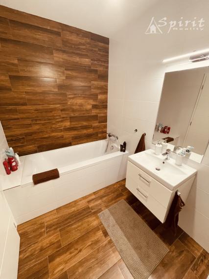 Bývajte ako v dome – 3-izbový byt so záhradou, terasou a parkovaním pre 2 autá