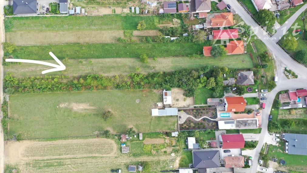Priestranný stavebný pozemok 2201 m² – ideálny na dom aj veľkú záhradu