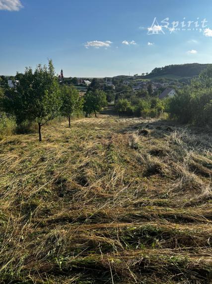 Priestranný stavebný pozemok 2201 m² – ideálny na dom aj veľkú záhradu