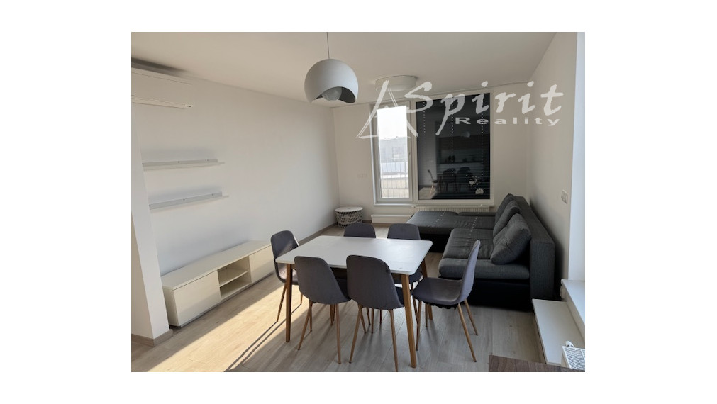 Priestranný 4-izbový byt s veľkou terasou, klimatizáciou a 2 parkovacími miestami – Slnečnice, Petržalka