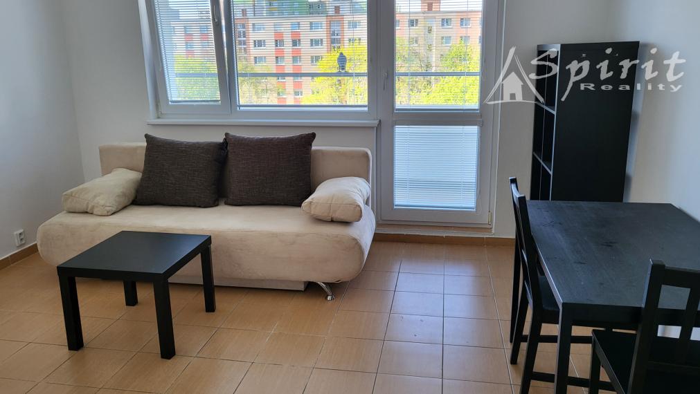 Na prenájom praktická garsónka oproti Ekonomickej Univerzite