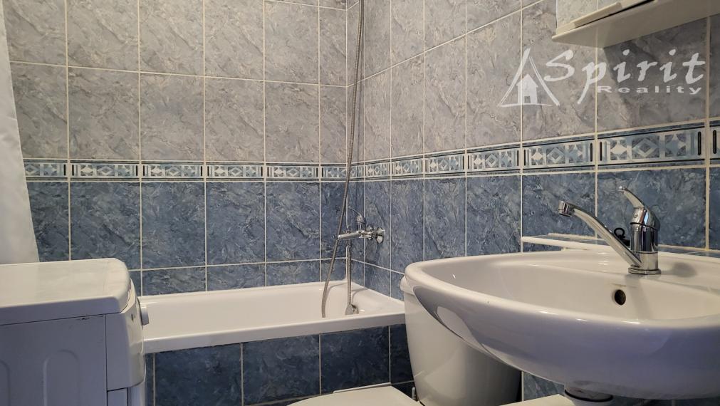 Na prenájom praktická garsónka oproti Ekonomickej Univerzite