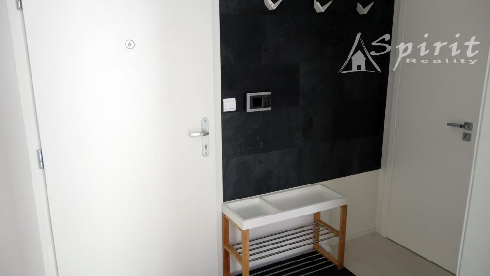 Krásne zariadený 2-izbový byt s klimatizáciou, parkovaním a výhladom na Kamzík.