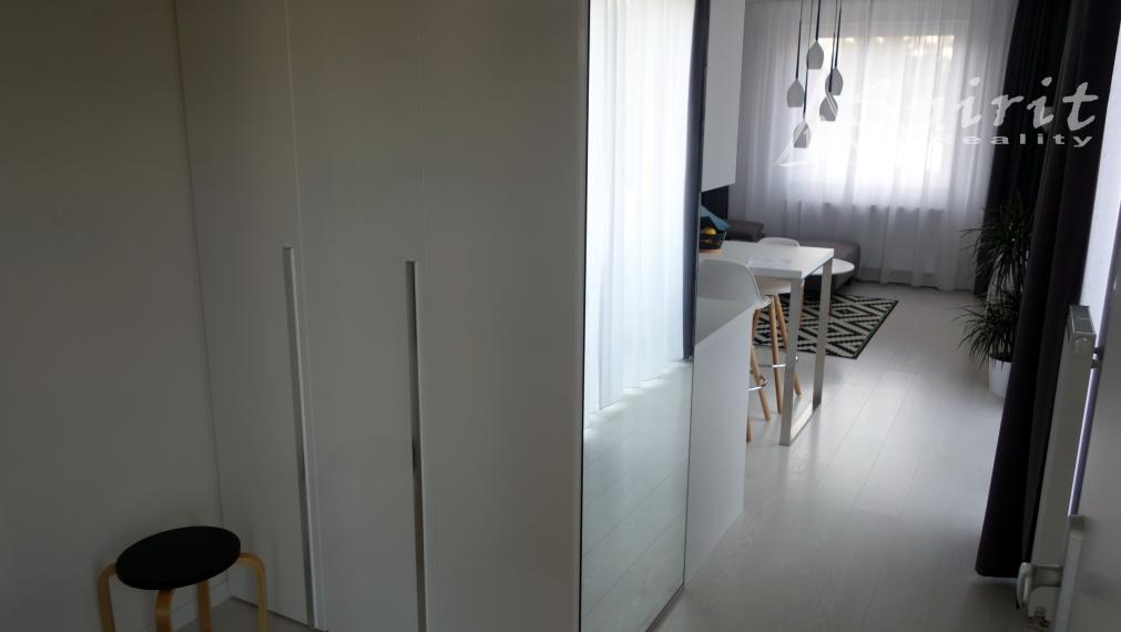 Krásne zariadený 2-izbový byt s klimatizáciou, parkovaním a výhladom na Kamzík.