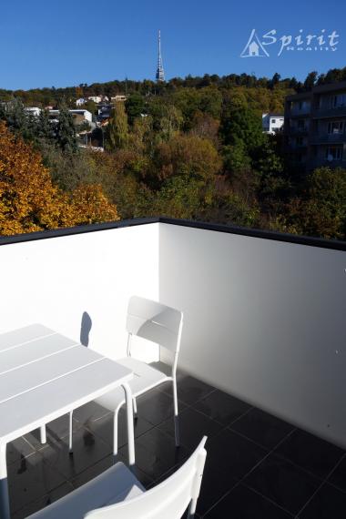 Krásne zariadený 2-izbový byt s klimatizáciou, parkovaním a výhladom na Kamzík.