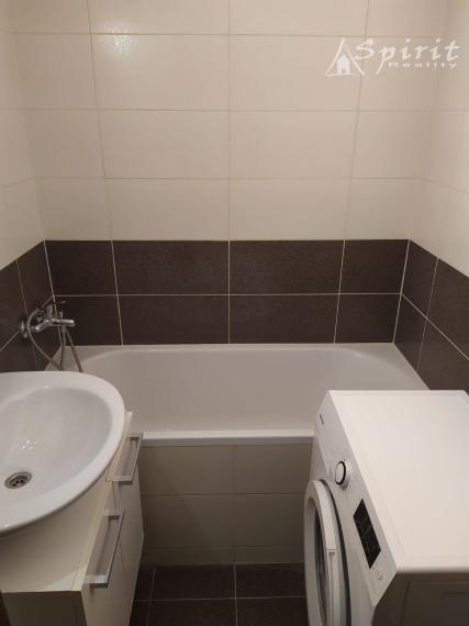 Štýlový 2-izbový byt na PREDAJ v Petržalke s výhľadom na les