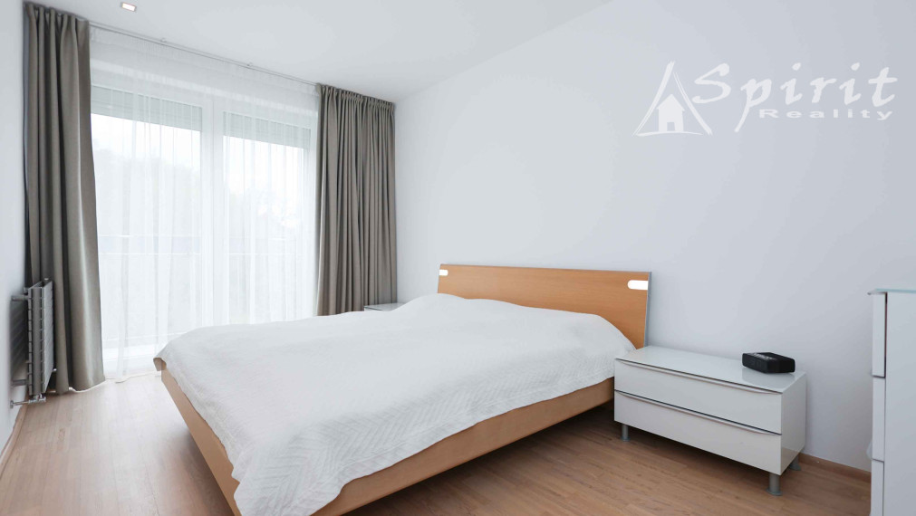 EXKLUZÍVNE NA PRENÁJOM | 5-IZBOVÝ MEZONET V HORSKOM PARKU, STARÉ MESTO