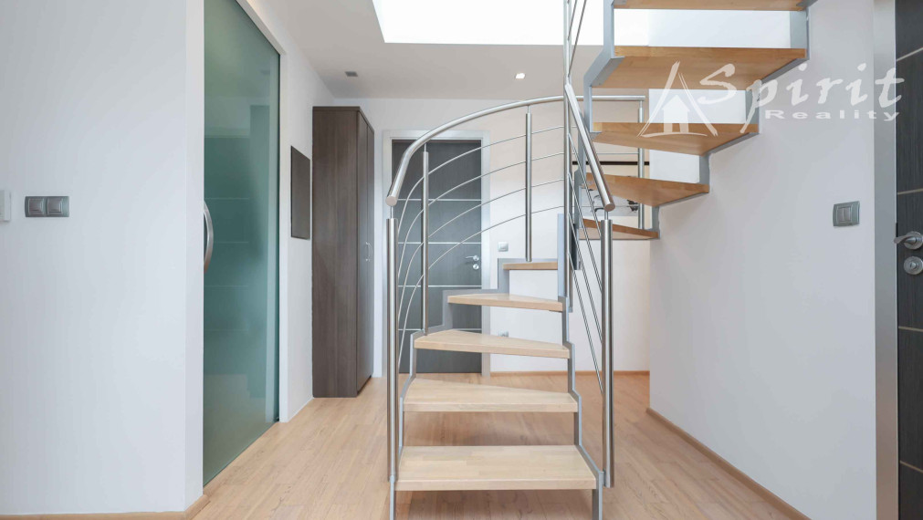 EXKLUZÍVNE NA PRENÁJOM | 5-IZBOVÝ MEZONET V HORSKOM PARKU, STARÉ MESTO