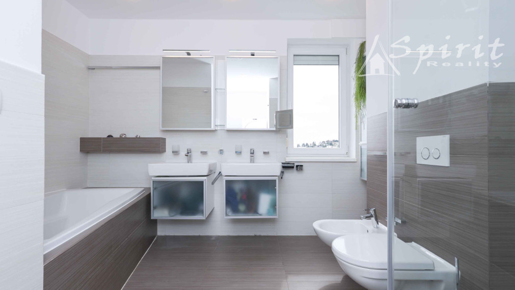 EXKLUZÍVNE NA PRENÁJOM | 5-IZBOVÝ MEZONET V HORSKOM PARKU, STARÉ MESTO