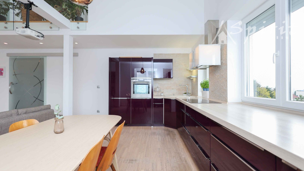 EXKLUZÍVNE NA PRENÁJOM | 5-IZBOVÝ MEZONET V HORSKOM PARKU, STARÉ MESTO