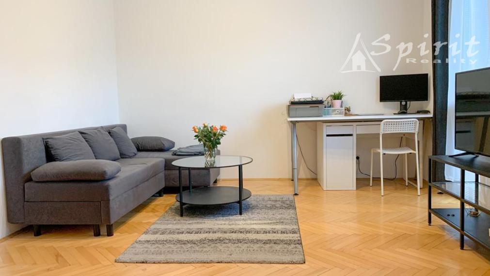 NA PREDAJ - 1,5 izb. byt  s ballkónom- RUŽINOV