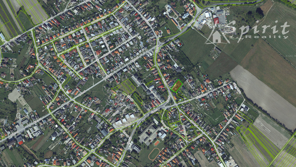 Ponúkame na predaj priestranný stavebný pozemok v obci Jelka, len 30km od BA