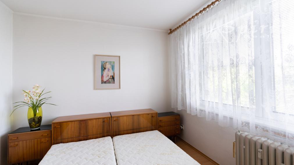 3-izbový byt s veľkou loggiou, komorou, pivnicou a bezproblémovým prakovaním, Sadmelijská ulica, Bratislava – Rača