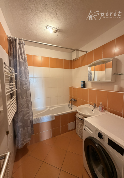 Priestranný 4-izbový byt, 5/8 posch. 95m2, klimatizácia, bezproblémové parkovanie, Bratislava - Nové Mesto,