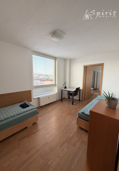 Priestranný 4-izbový byt, 5/8 posch. 95m2, klimatizácia, bezproblémové parkovanie, Bratislava - Nové Mesto,