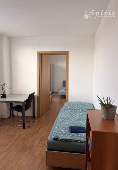 Priestranný 4-izbový byt, 5/8 posch. 95m2, klimatizácia, bezproblémové parkovanie, Bratislava - Nové Mesto,