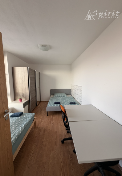 Priestranný 4-izbový byt, 5/8 posch. 95m2, klimatizácia, bezproblémové parkovanie, Bratislava - Nové Mesto,
