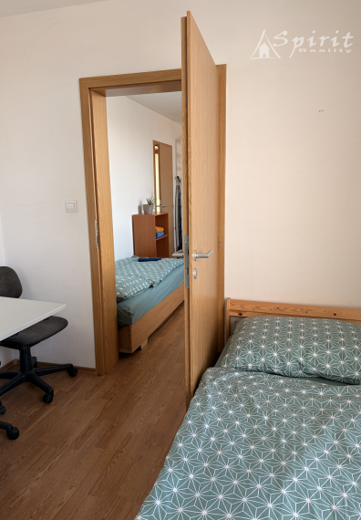 Priestranný 4-izbový byt, 5/8 posch. 95m2, klimatizácia, bezproblémové parkovanie, Bratislava - Nové Mesto,