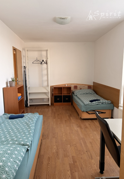 Priestranný 4-izbový byt, 5/8 posch. 95m2, klimatizácia, bezproblémové parkovanie, Bratislava - Nové Mesto,