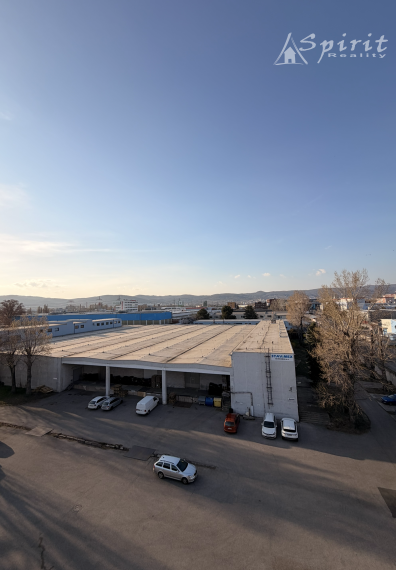 Priestranný 4-izbový byt, 5/8 posch. 95m2, klimatizácia, bezproblémové parkovanie, Bratislava - Nové Mesto,