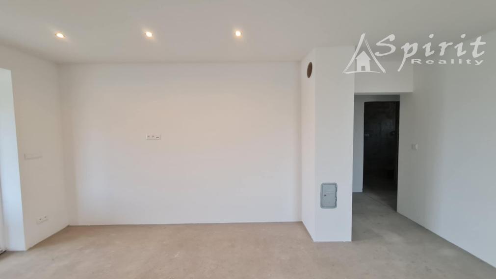 Moderný rodinný dom v Ekoosade – Veľké Úľany, 454 m² pozemok