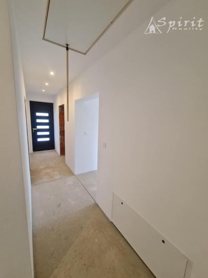 Moderný rodinný dom v Ekoosade – Veľké Úľany, 454 m² pozemok