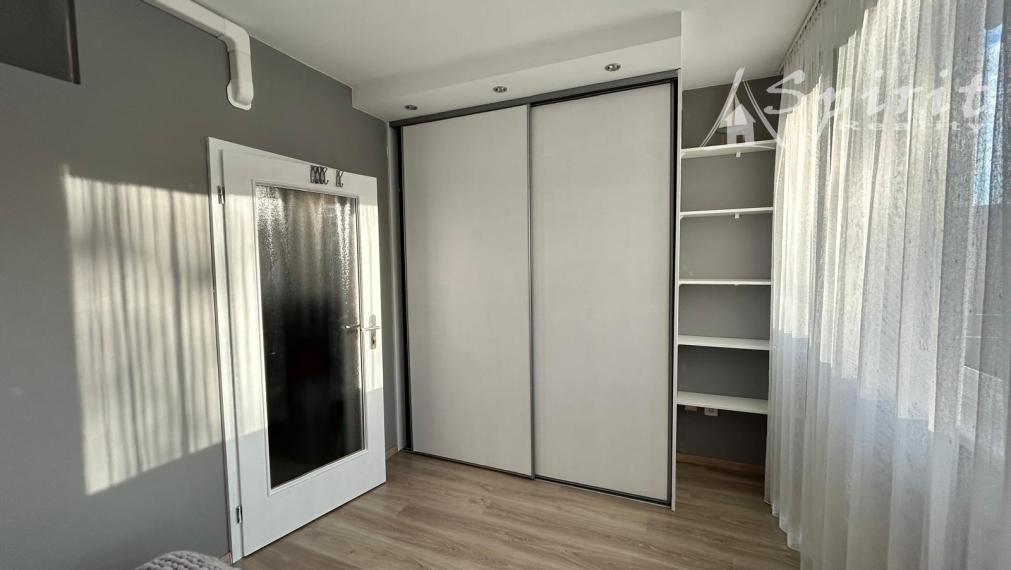 Na prenájom kompletne zariadený 3-izbový byt s dvoma balkónmi a garážovým státím