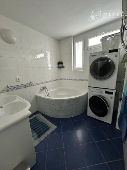 Na prenájom kompletne zariadený 3-izbový byt s dvoma balkónmi a garážovým státím