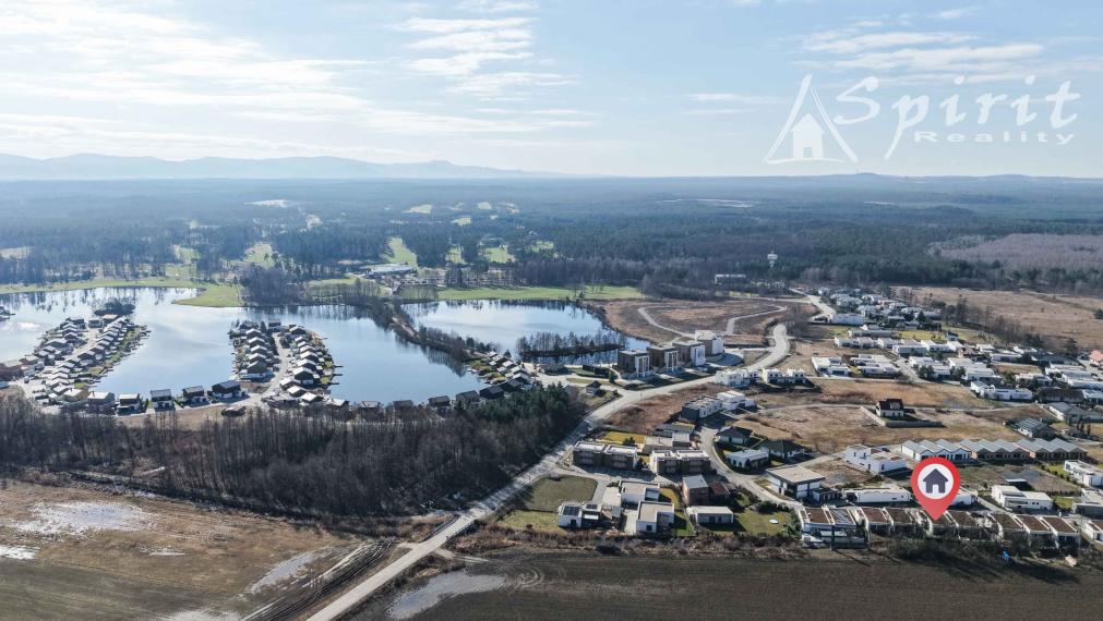 EXKLUZÍVNY 3-IZBOVÝ LUXUSNÝ DOM PRI PENATI GOLF RESORT – CELOROČNÉ BÝVANIE, PRÉMIOVÁ INVESTÍCIA