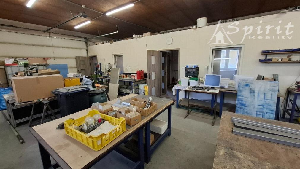 Predaj: Priestranný objekt pre podnikanie aj bývanie – dielňa 295 m², pozemok 2 741 m² (Veľké Úľany – Hájmáš)