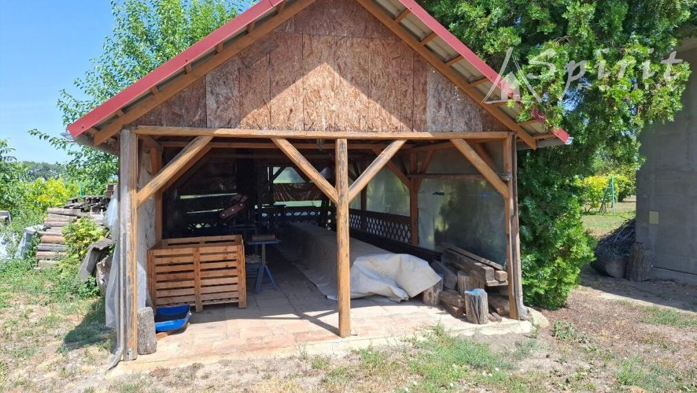 Predaj: Priestranný objekt pre podnikanie aj bývanie – dielňa 295 m², pozemok 2 741 m² (Veľké Úľany – Hájmáš)
