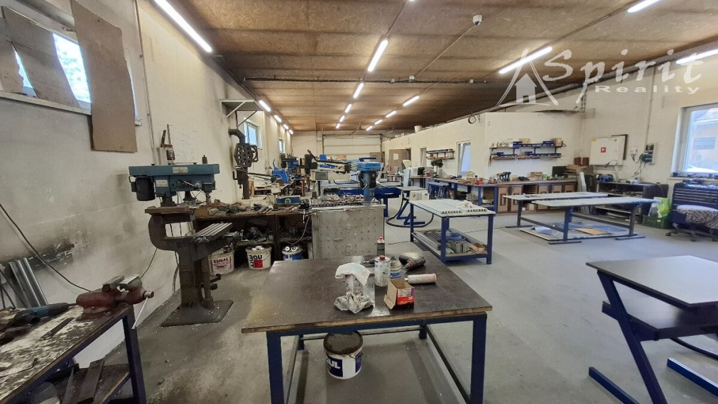 Predaj: Priestranný objekt pre podnikanie aj bývanie – dielňa 295 m², pozemok 2 741 m² (Veľké Úľany – Hájmáš)