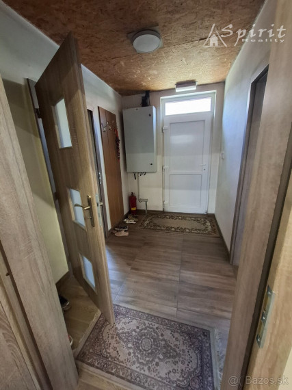 Predaj: Priestranný objekt pre podnikanie aj bývanie – dielňa 295 m², pozemok 2 741 m² (Veľké Úľany – Hájmáš)