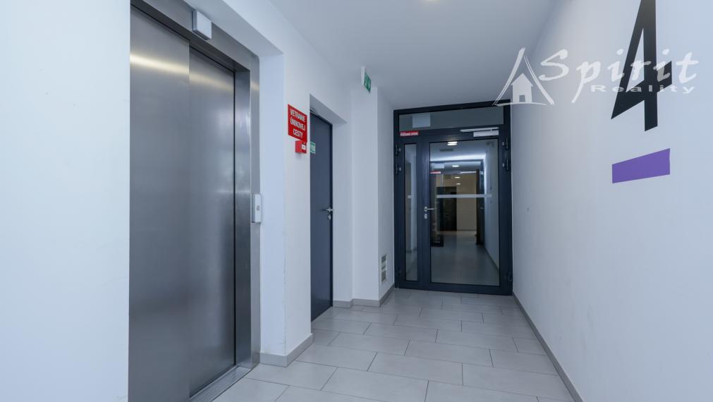 SLNEČNICE | 1-izbový byt s loggiou a s parkovacím státim | Zuzany Chalupovej