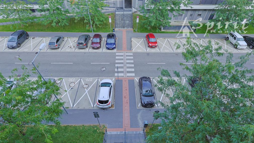 SLNEČNICE | 1-izbový byt s loggiou a s parkovacím státim | Zuzany Chalupovej