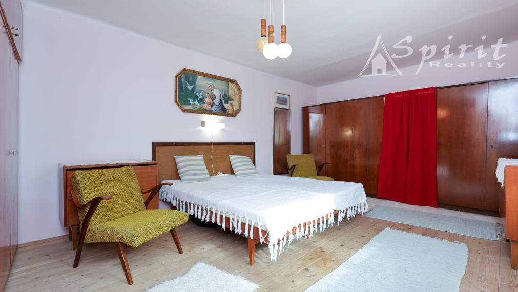 3-izbový rodinný dom s pozemkom 1 119 m² a záhradou s potôčikom – Dolné Dubové
