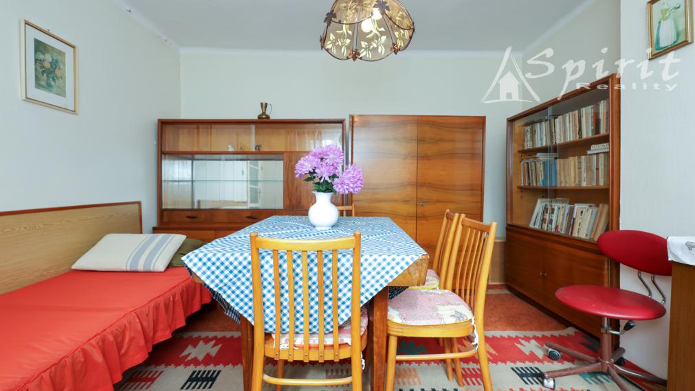3-izbový rodinný dom s pozemkom 1 119 m² a záhradou s potôčikom – Dolné Dubové