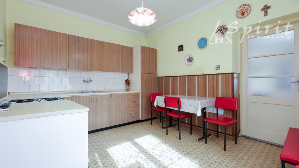 3-izbový rodinný dom s pozemkom 1 119 m² a záhradou s potôčikom – Dolné Dubové