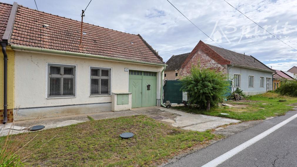 3-izbový rodinný dom s pozemkom 1 119 m² a záhradou s potôčikom – Dolné Dubové