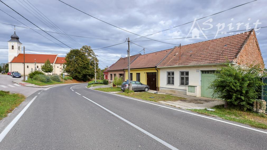 3-izbový rodinný dom s pozemkom 1 119 m² a záhradou s potôčikom – Dolné Dubové