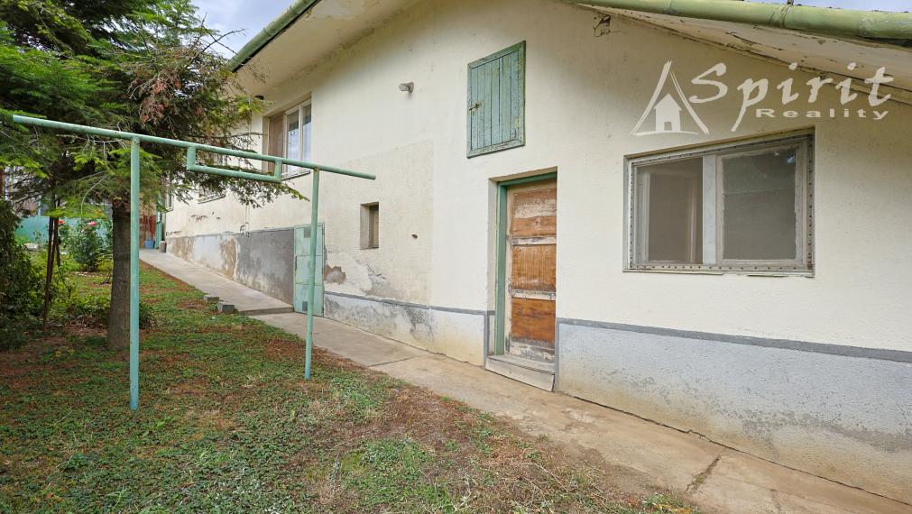 3-izbový rodinný dom s pozemkom 1 119 m² a záhradou s potôčikom – Dolné Dubové