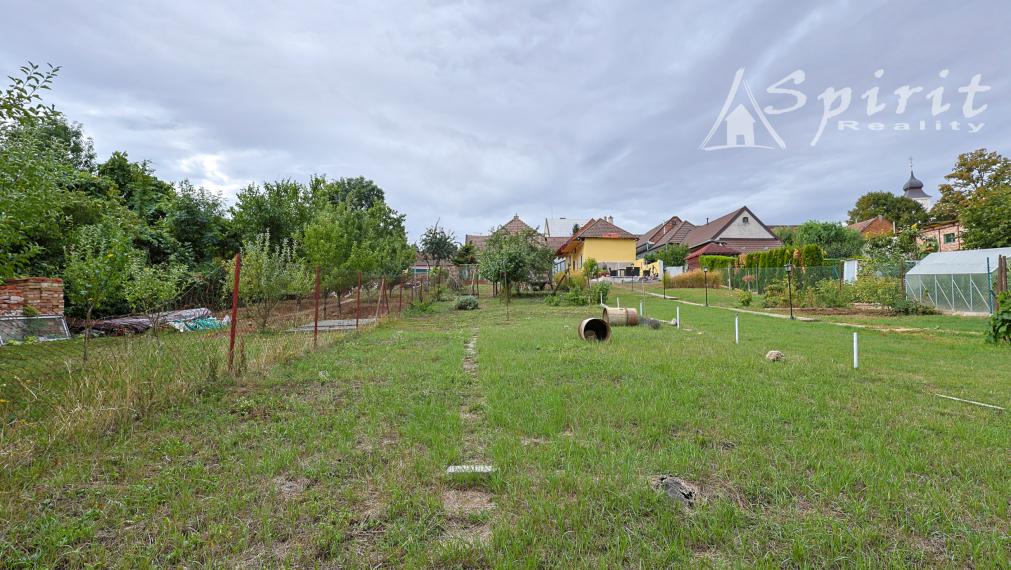 3-izbový rodinný dom s pozemkom 1 119 m² a záhradou s potôčikom – Dolné Dubové