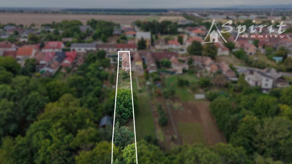 3-izbový rodinný dom s pozemkom 1 119 m² a záhradou s potôčikom – Dolné Dubové