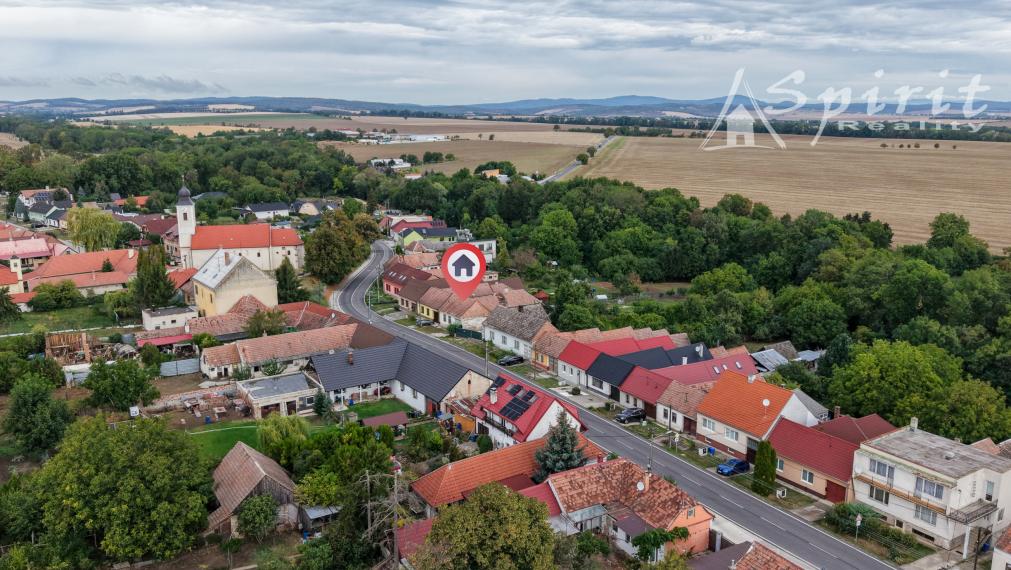3-izbový rodinný dom s pozemkom 1 119 m² a záhradou s potôčikom – Dolné Dubové