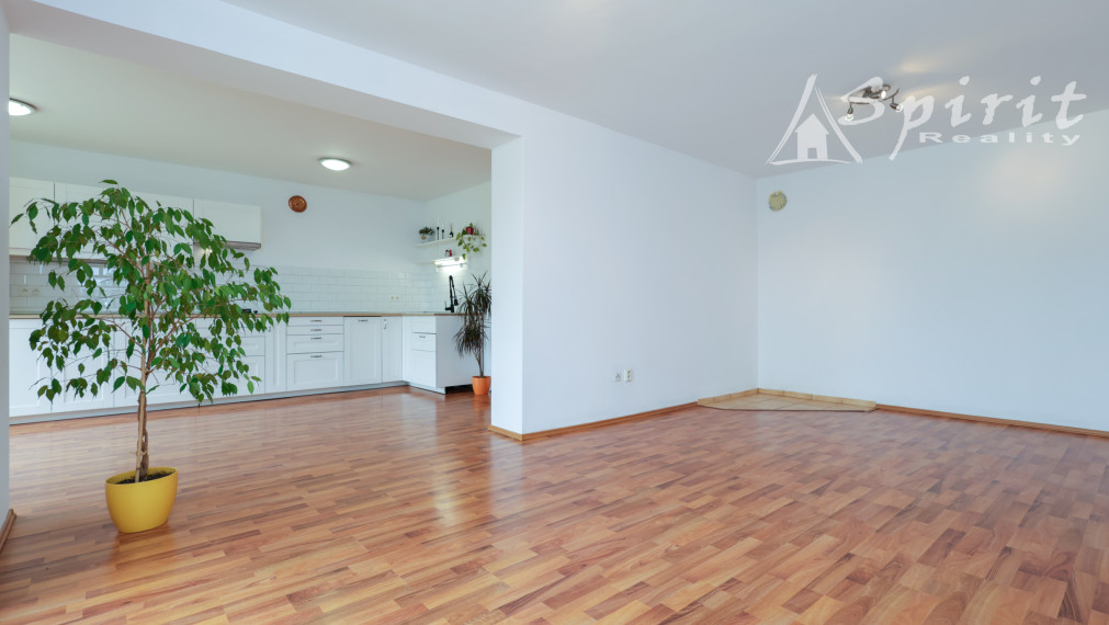4izb. Rodinný dom s veľkorysým pozemkom 1 081 m², garážou a záhradou – Janovce pri Galante